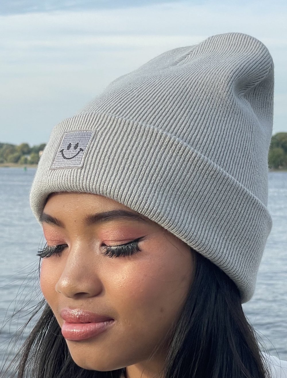 Goldjunge Beanie Happy hellgrau