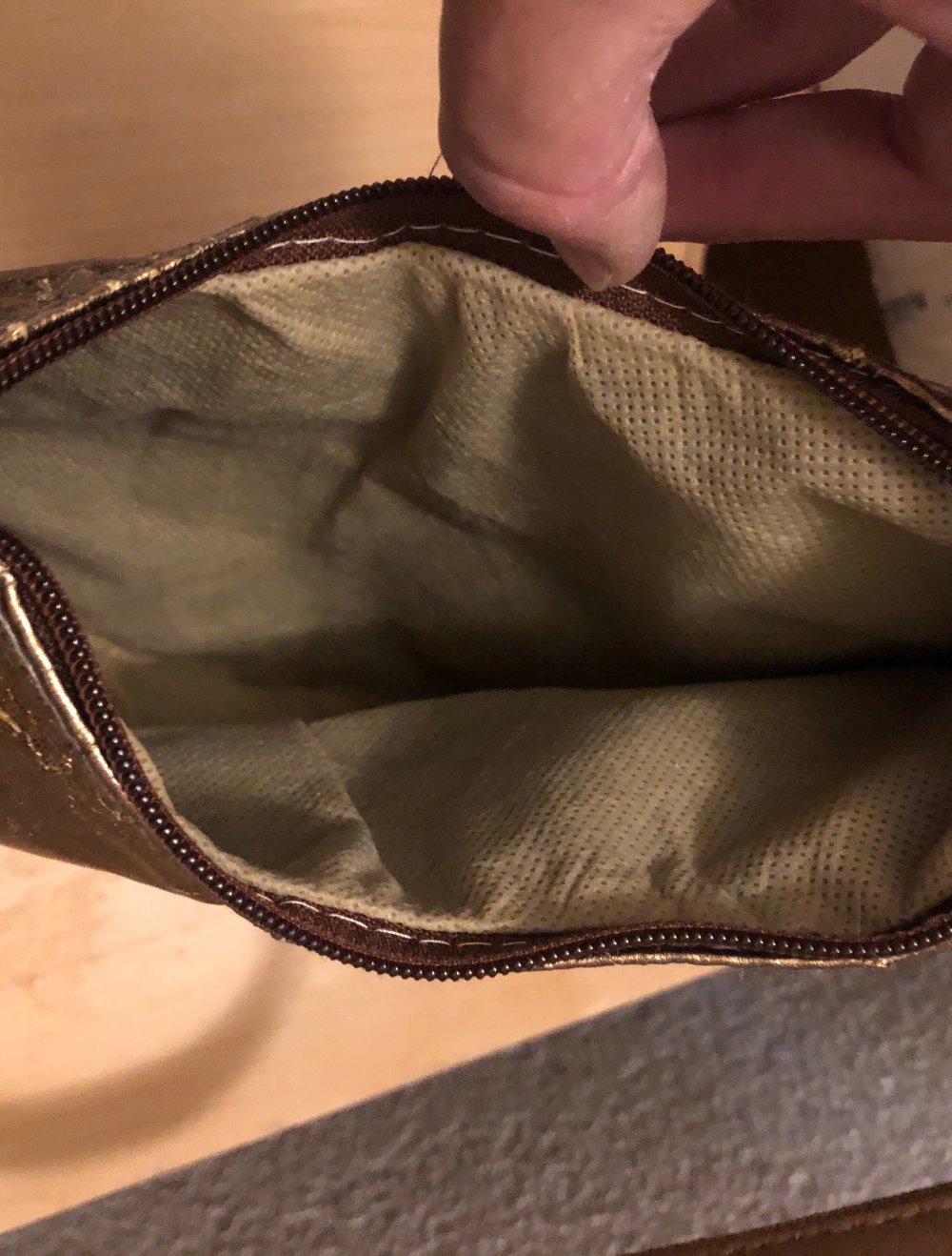 gold Handtasche