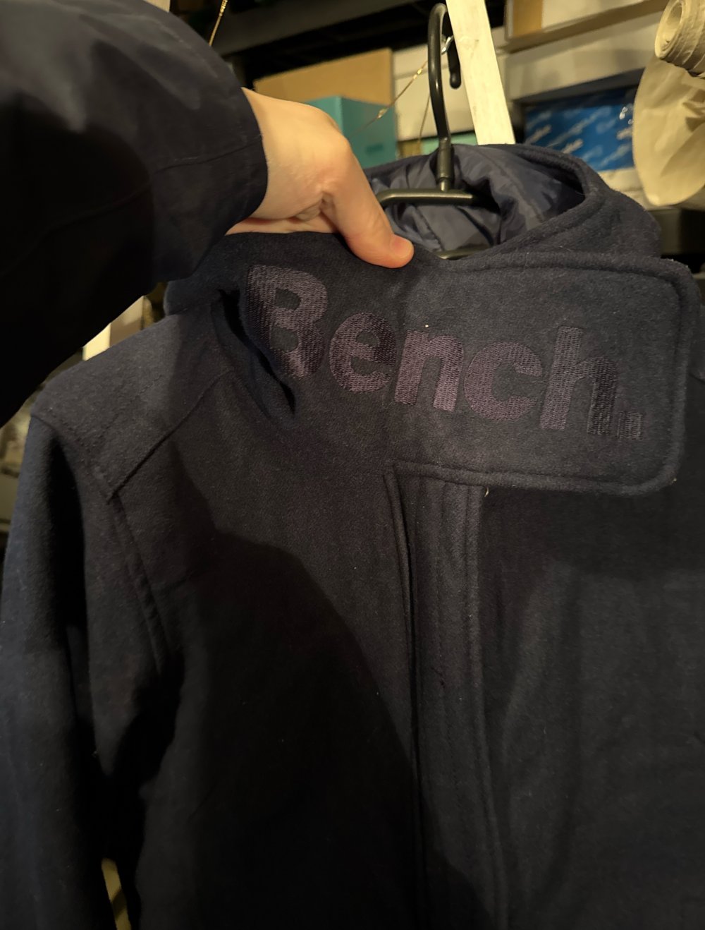 sehr schöne dunkel blaue Stoff Bench Jacke