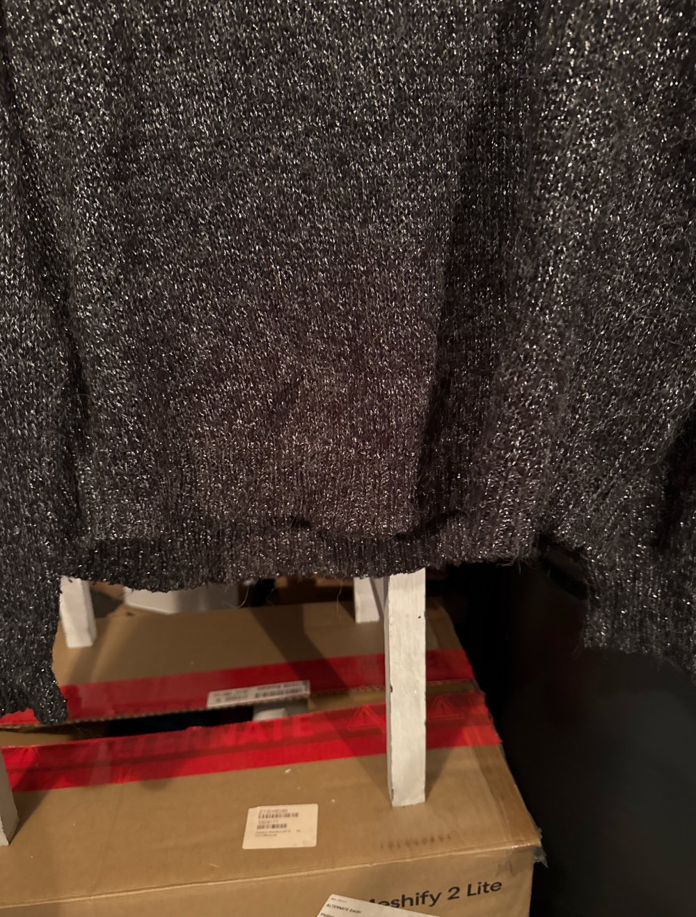 Schöner kurzer Glitzer Pulli