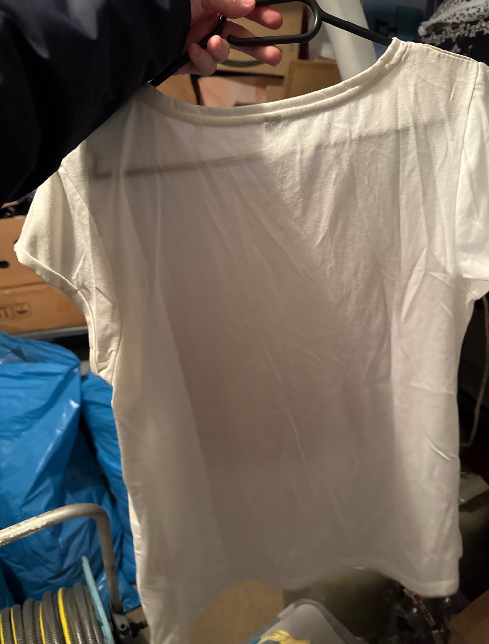 schönes tshirt mit Frau in weis