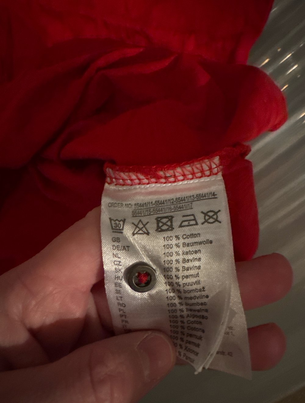 Schönes kräftiges rotes tshirt