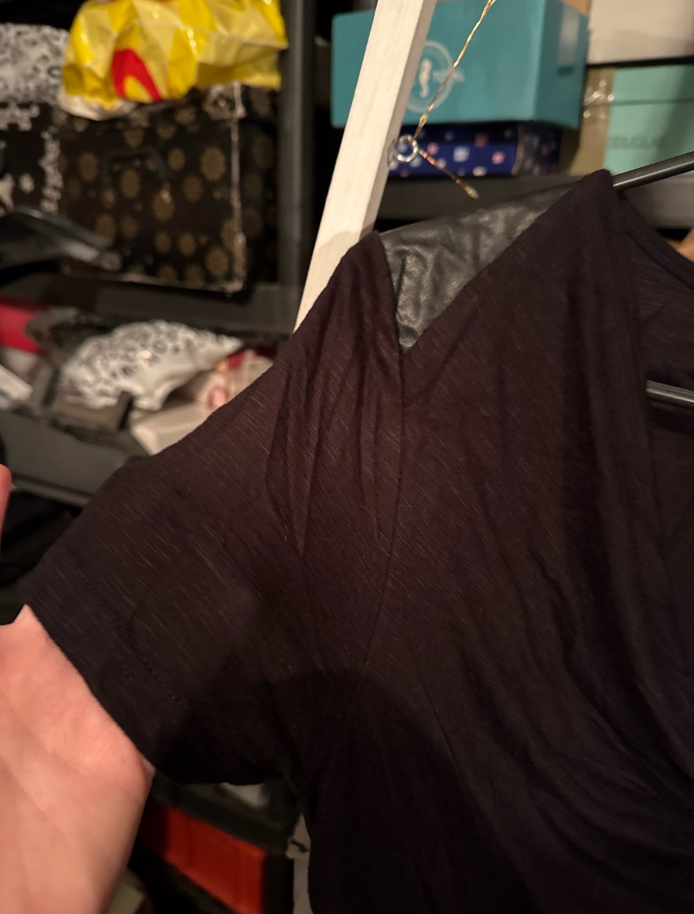 Schönes schwarzes elegantes tshirt