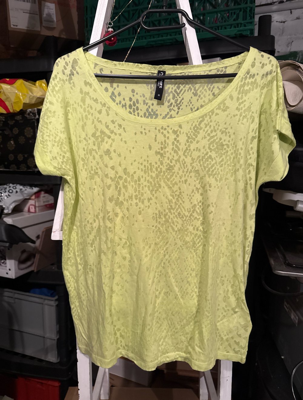 apfelgrünes tshirt mit Muster