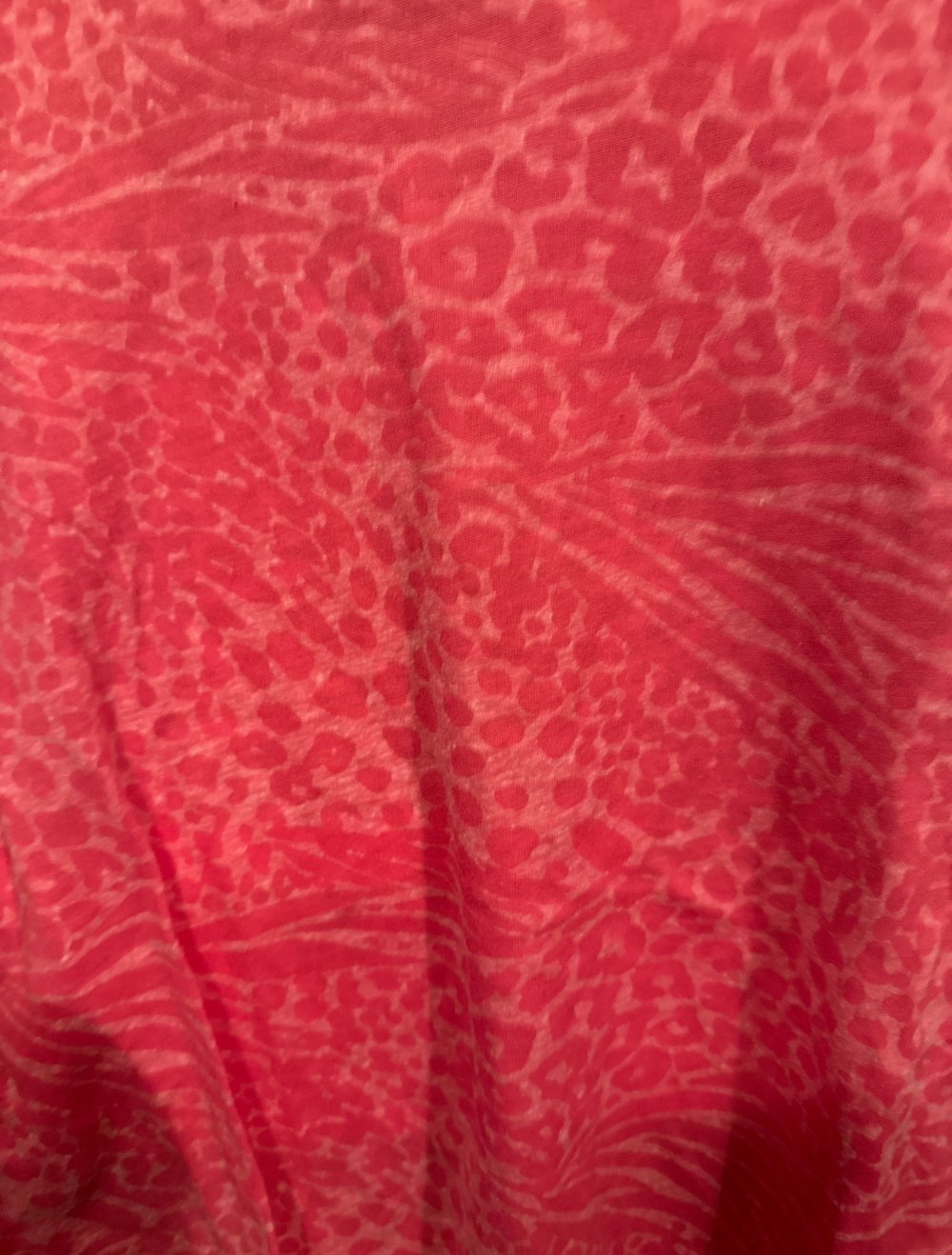 Schönes Pinkes tshirt mit Leo Print M