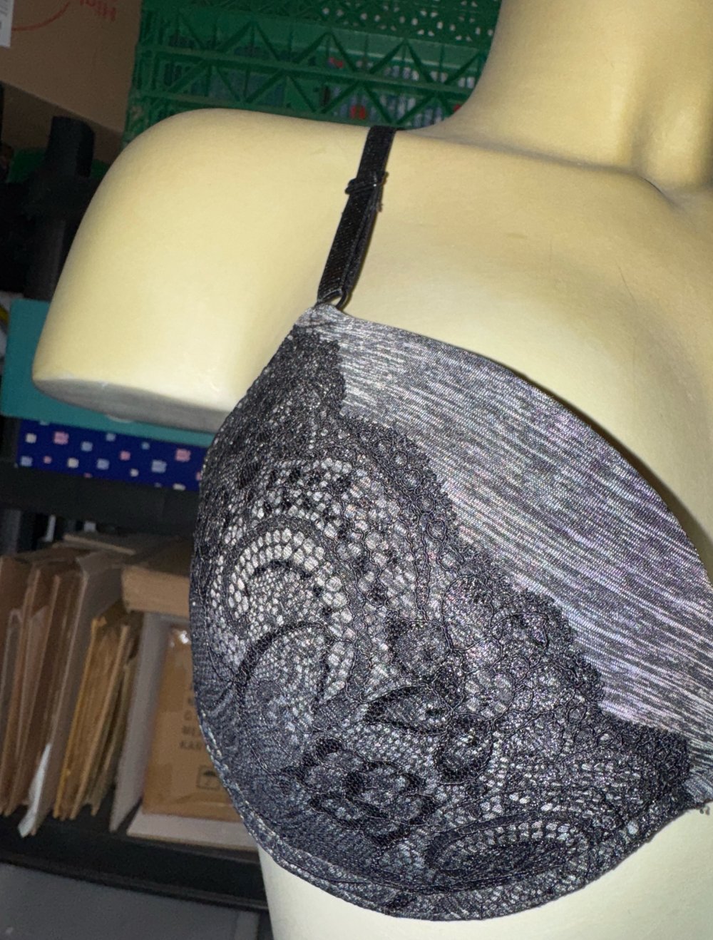 sexy eleganter grauer bh mit schwarzer spitze