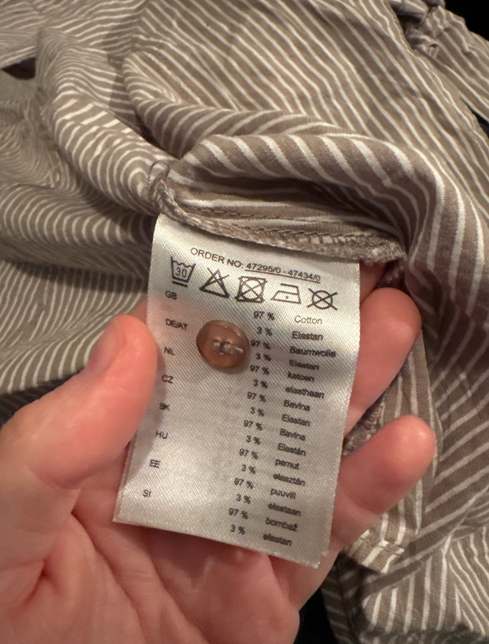 Schöne gestreifte beige weise Bluse