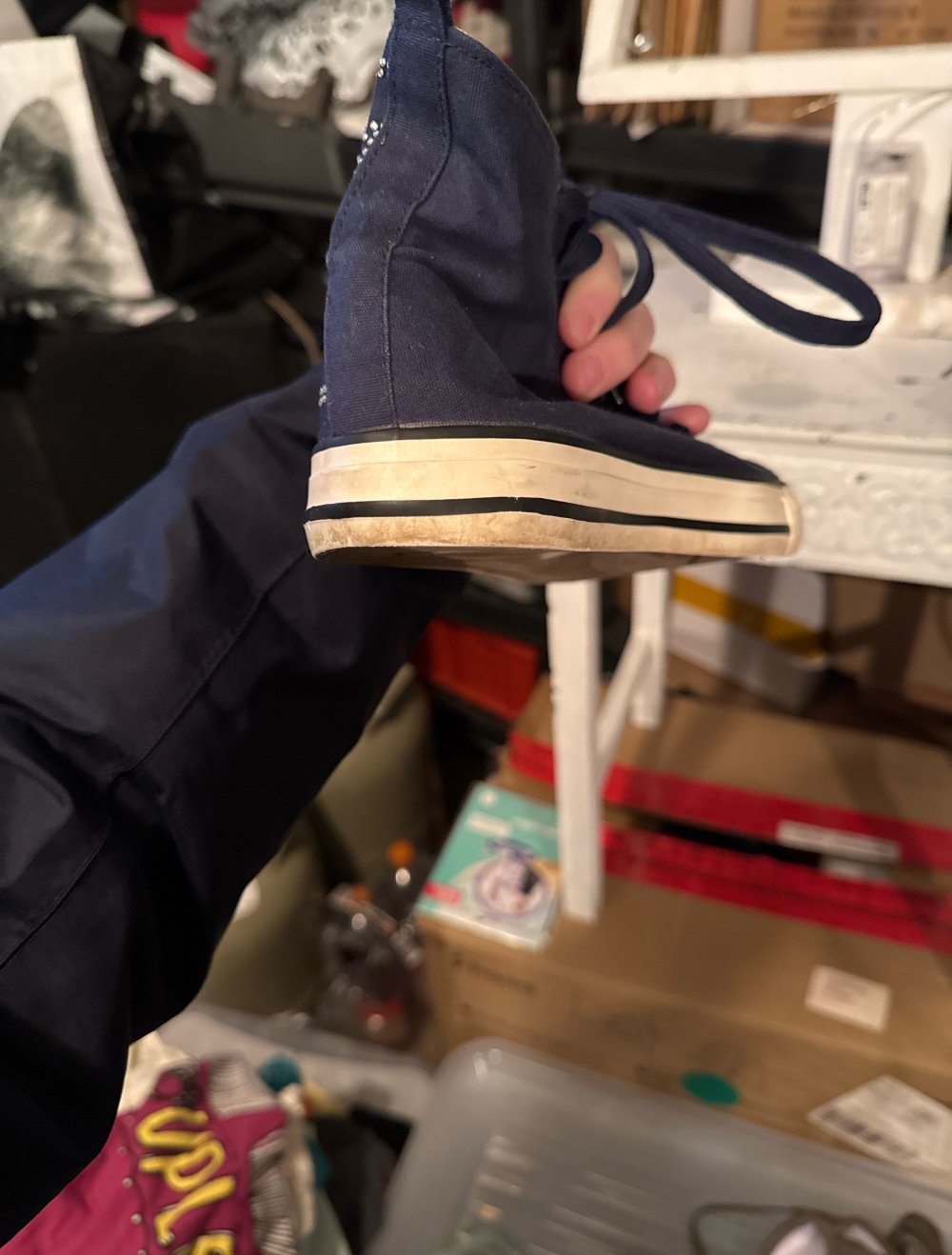 Schöner dunkel blauer hoher Chuck 37