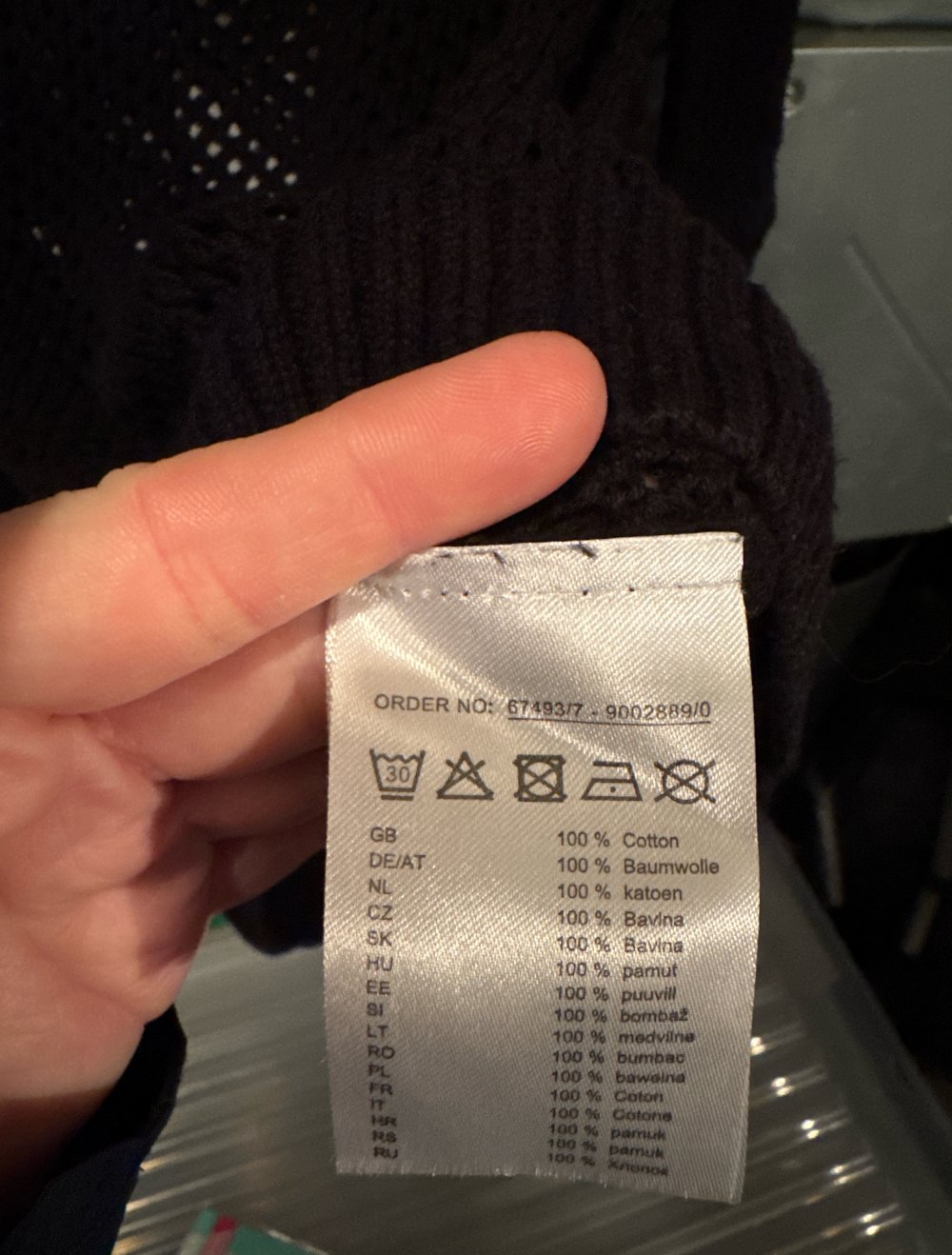 durchlöchertes Sweatshirt