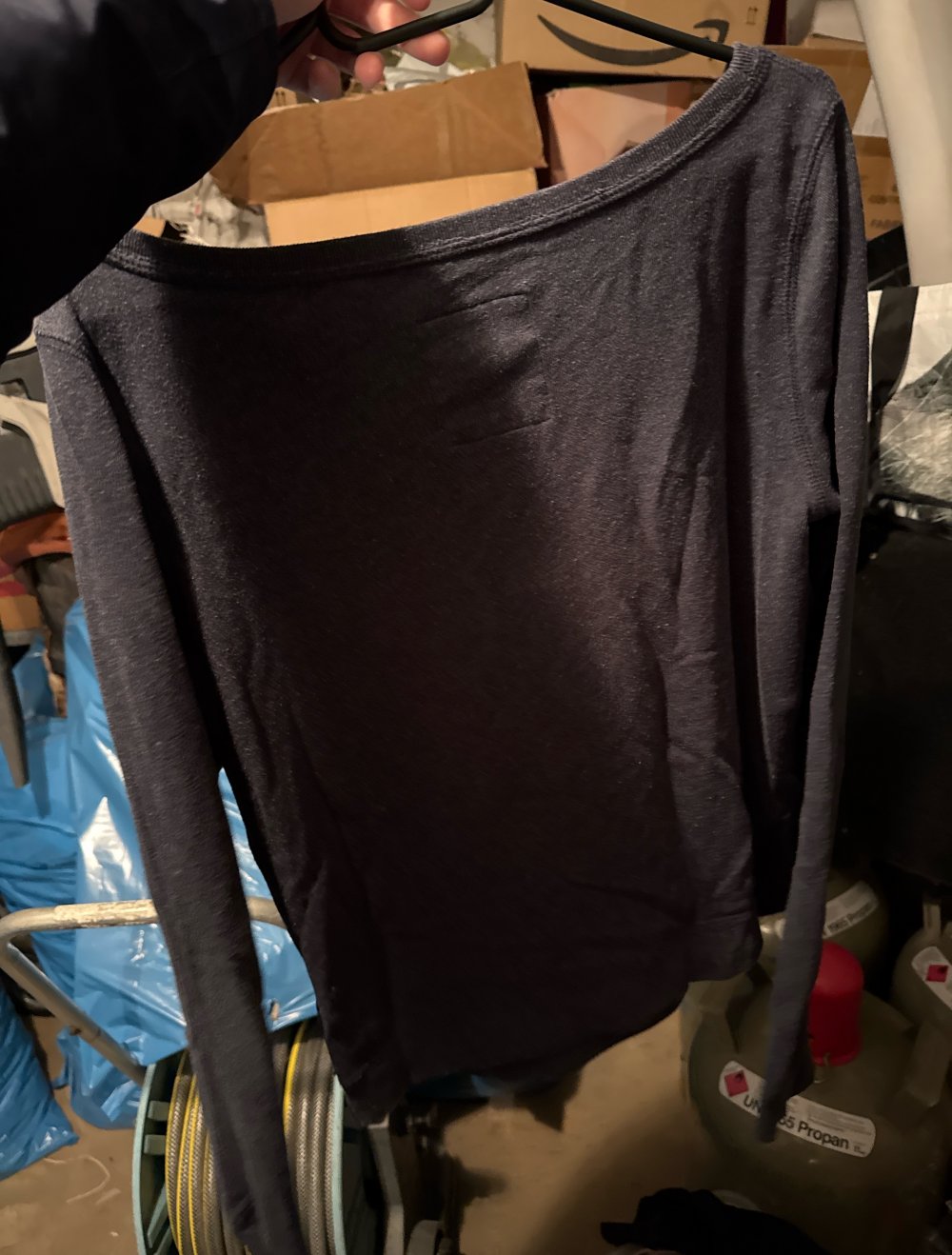 Hollister Pulli mit steinchen und dunkel blau