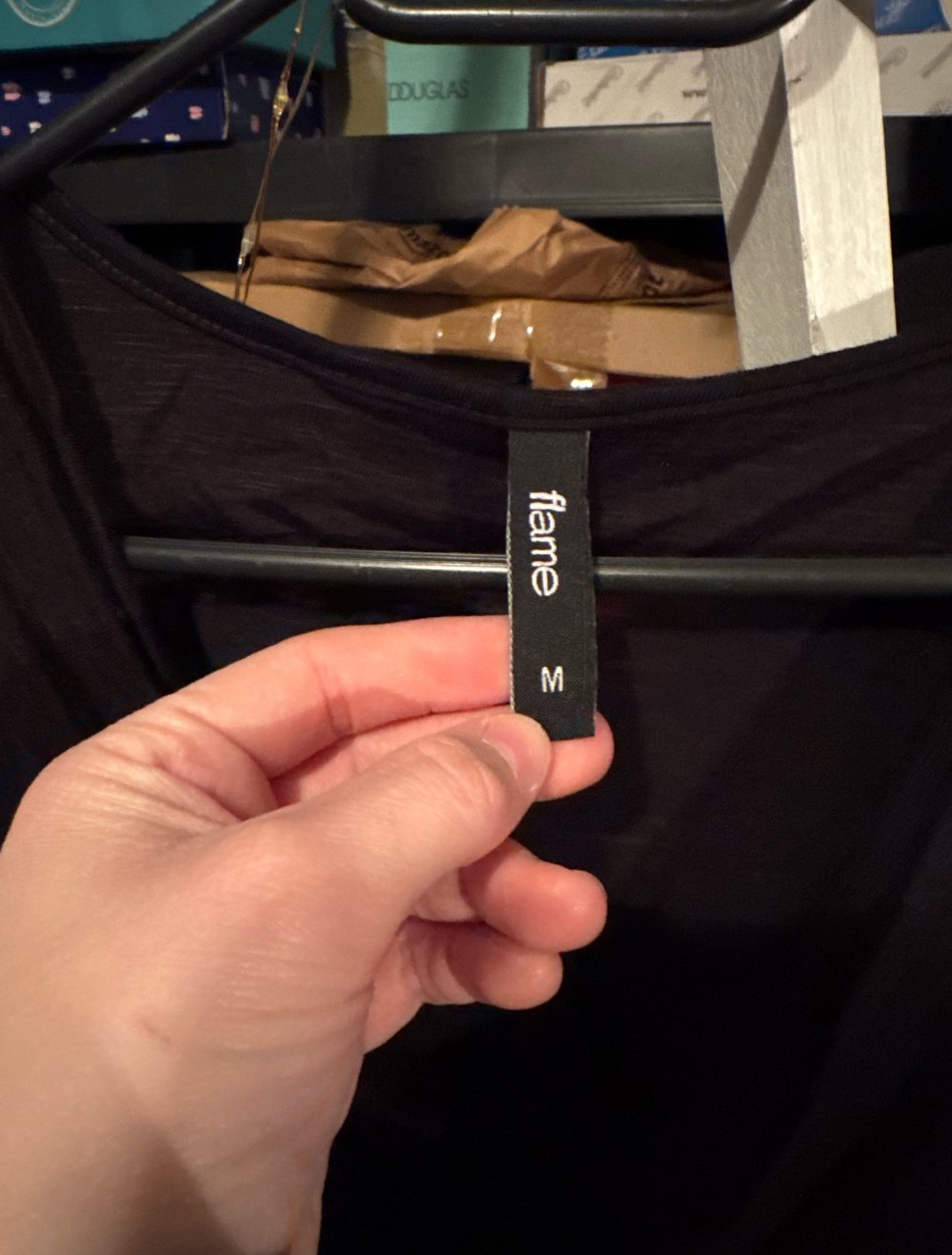 Schönes schwarzes elegantes tshirt