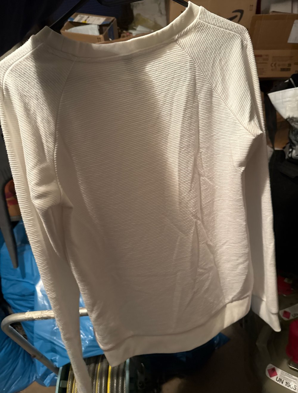 Schöner weiser Pulli