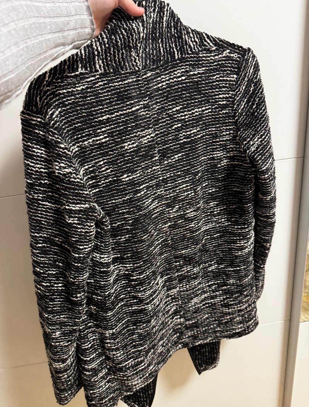 Schwarz weißer Cardigan
