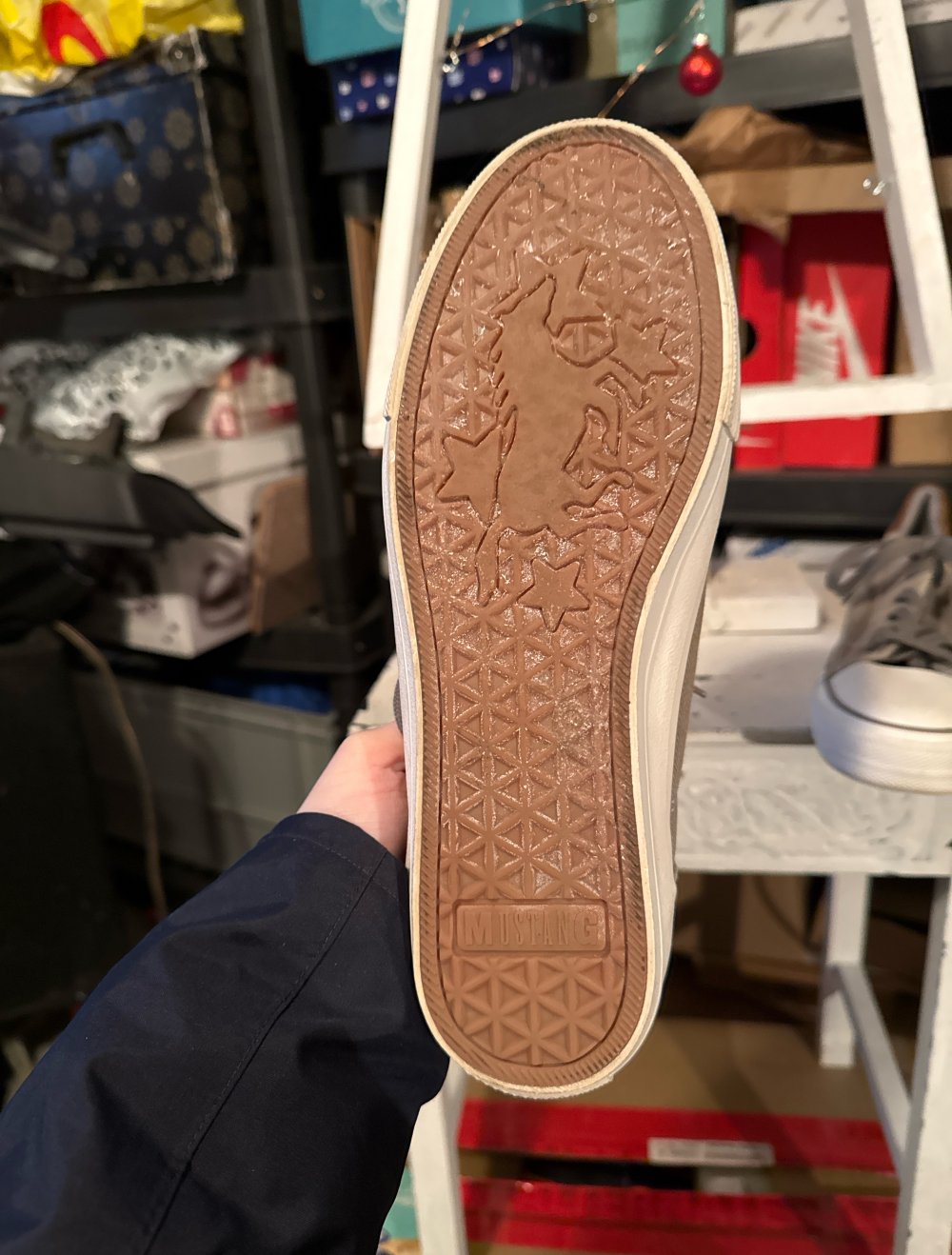 neue Mustang Chucks Größe 40