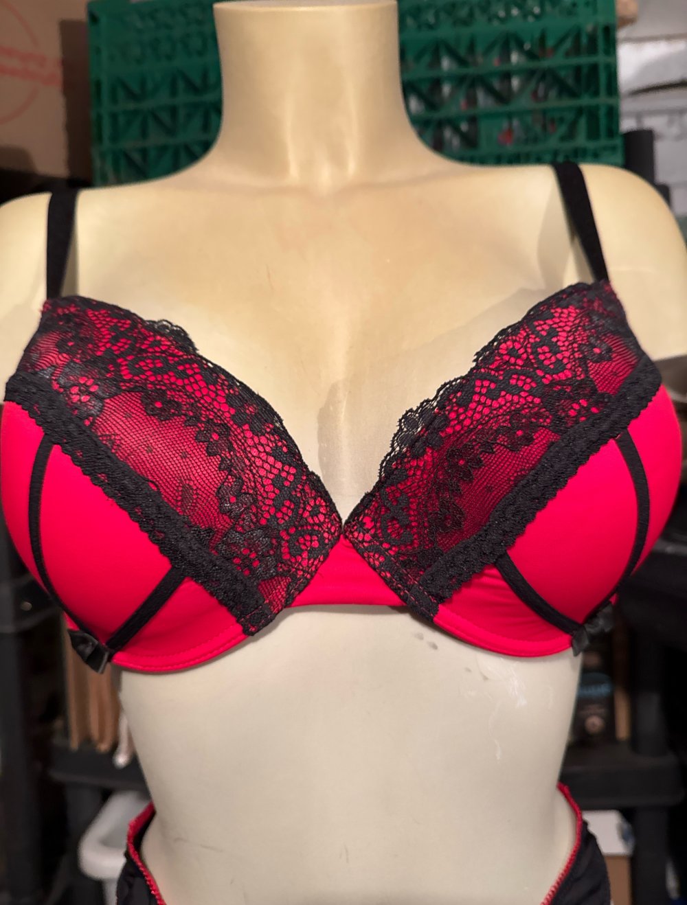 sehr schönes elegantes rot schwarzes spitzen Unterwäsche Set