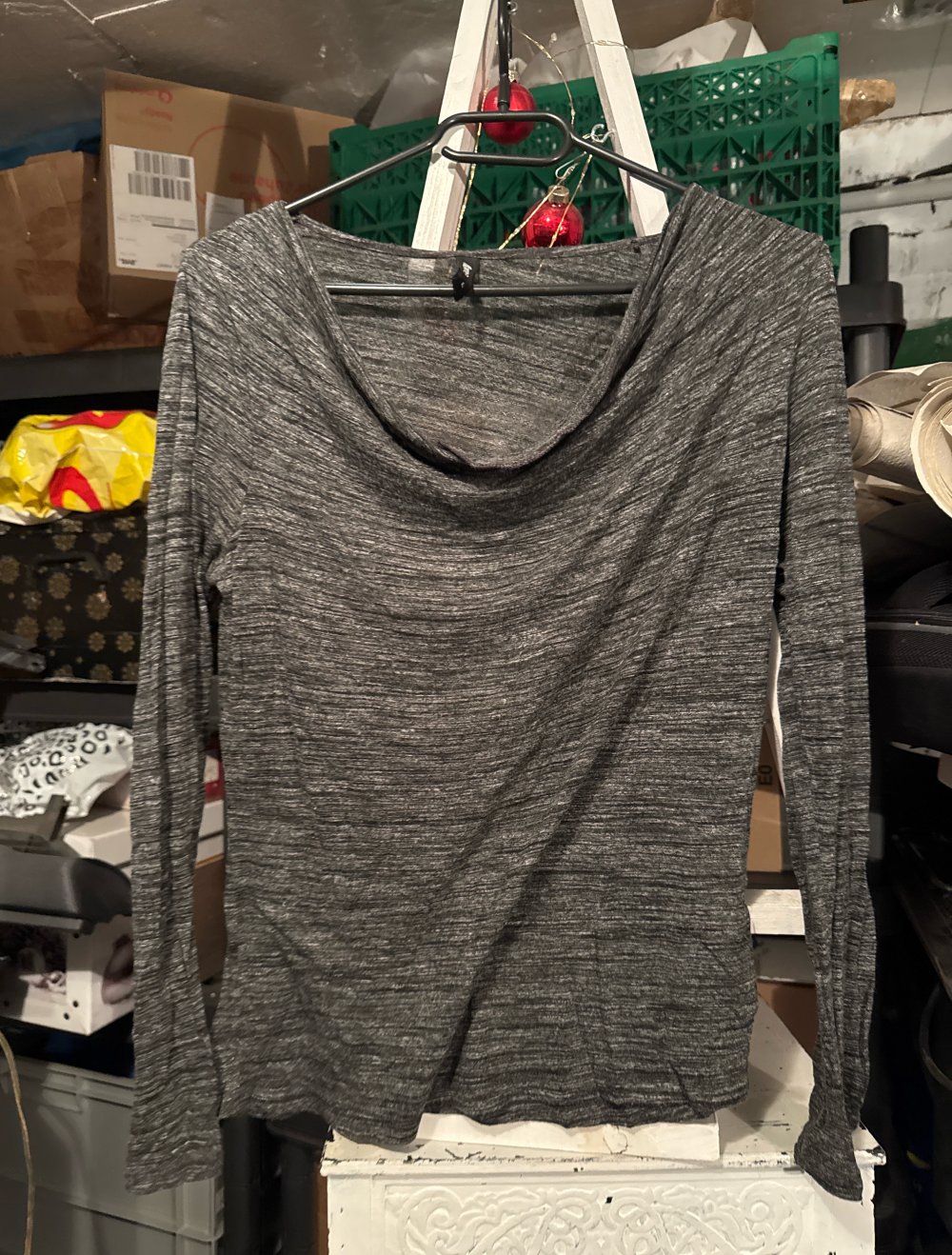 dünnes graues Sweatshirt