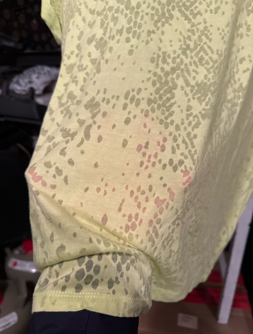 apfelgrünes tshirt mit Muster