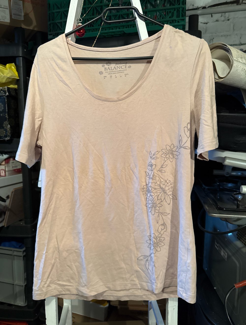 zartes rosa farbenes tshirt mit Blüten 36/38