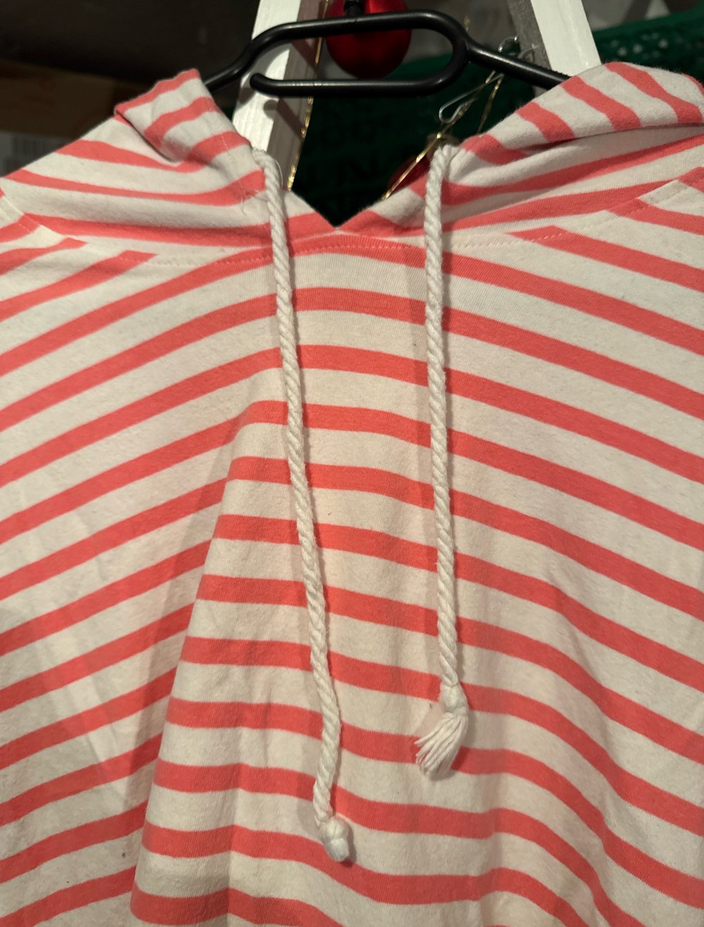 schönes Sweatshirt mit Kapuze