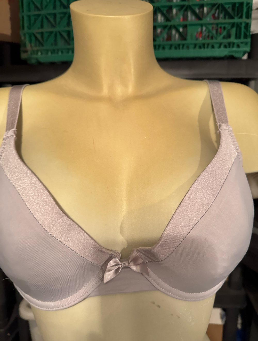 Schöner grauer tshirt bh 80C