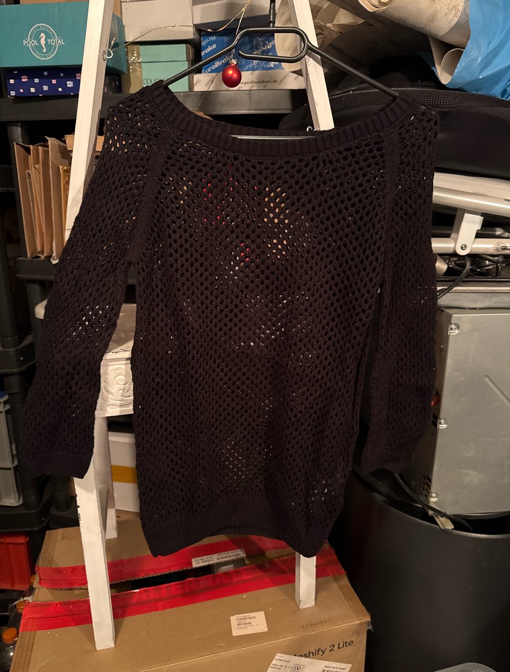 durchlöchertes Sweatshirt