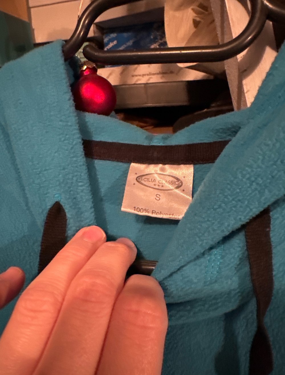 Schöner türkiser nicci Pulli mit Kapuze