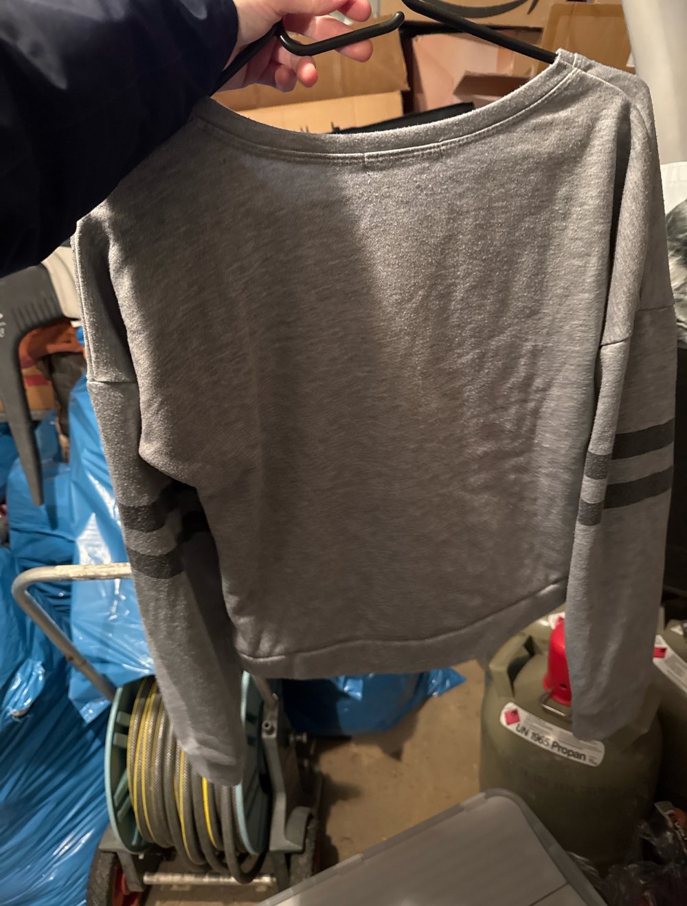 Schöner kurzer Pulli
