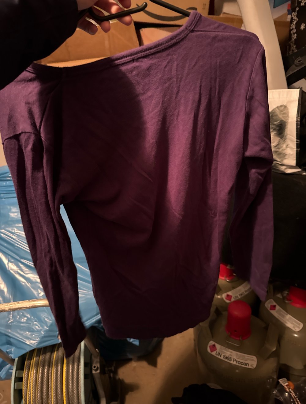 Schönes einfaches lila Sweatshirt