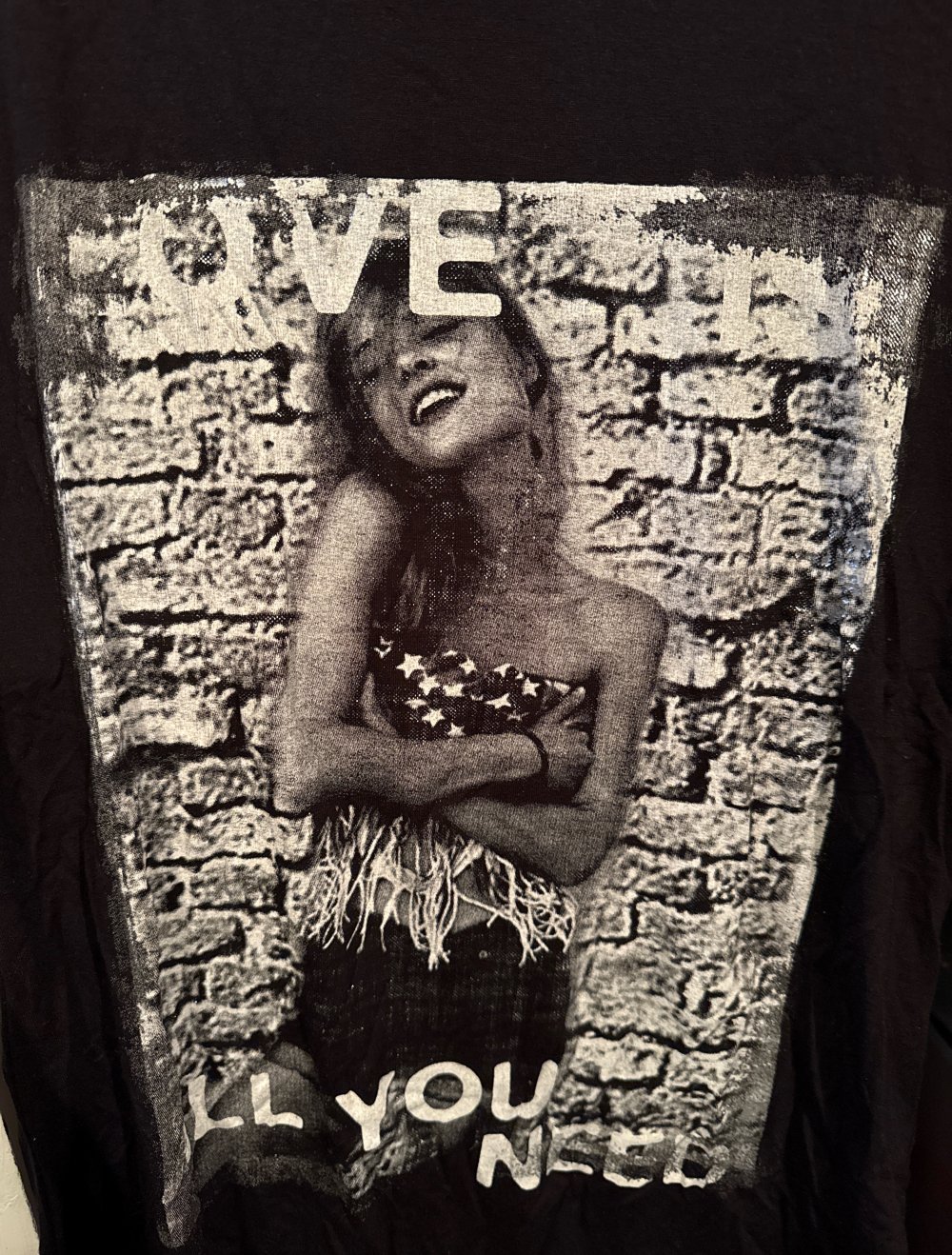 sehr schönes schwarz bedrucktes tshirt