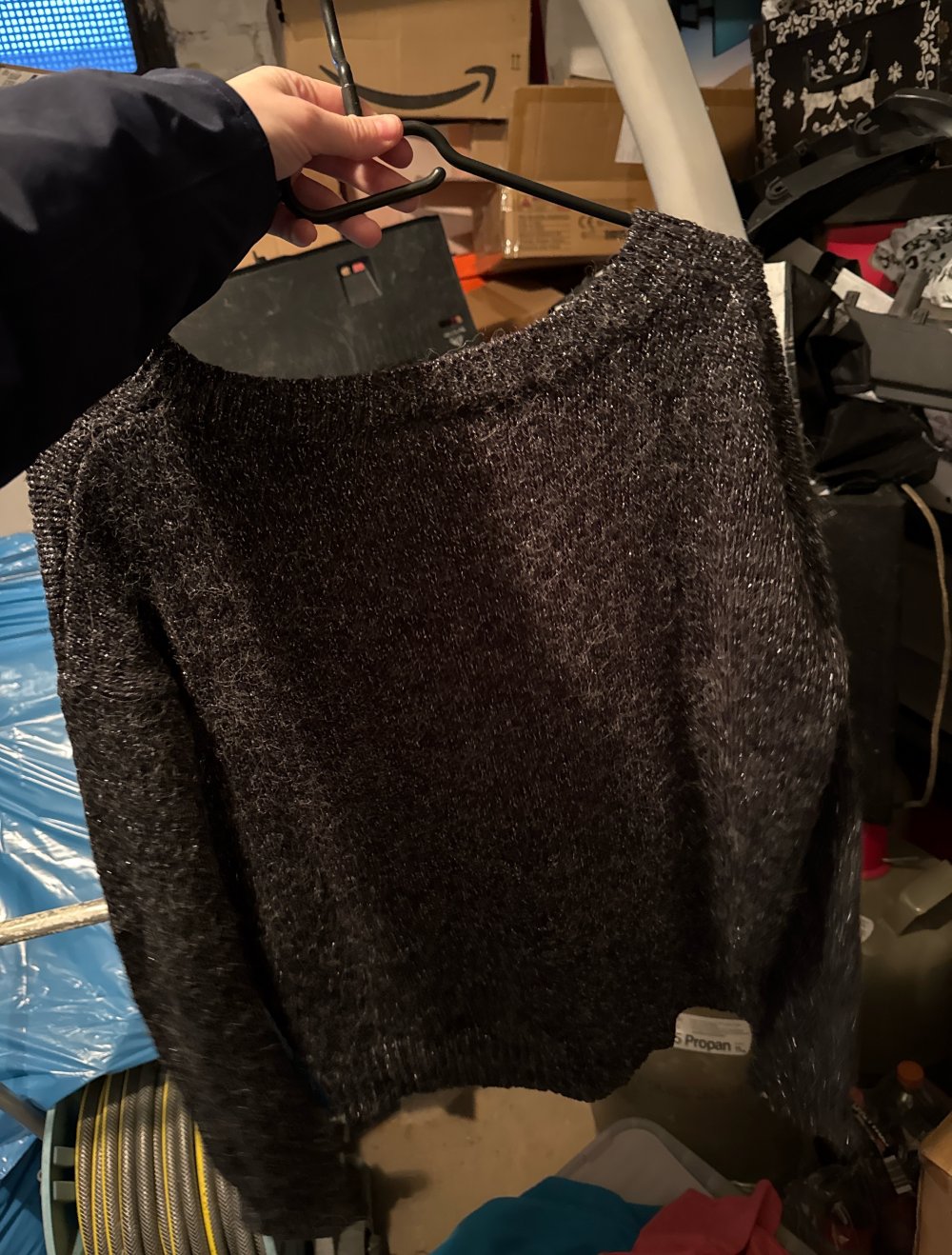 Schöner kurzer Glitzer Pulli