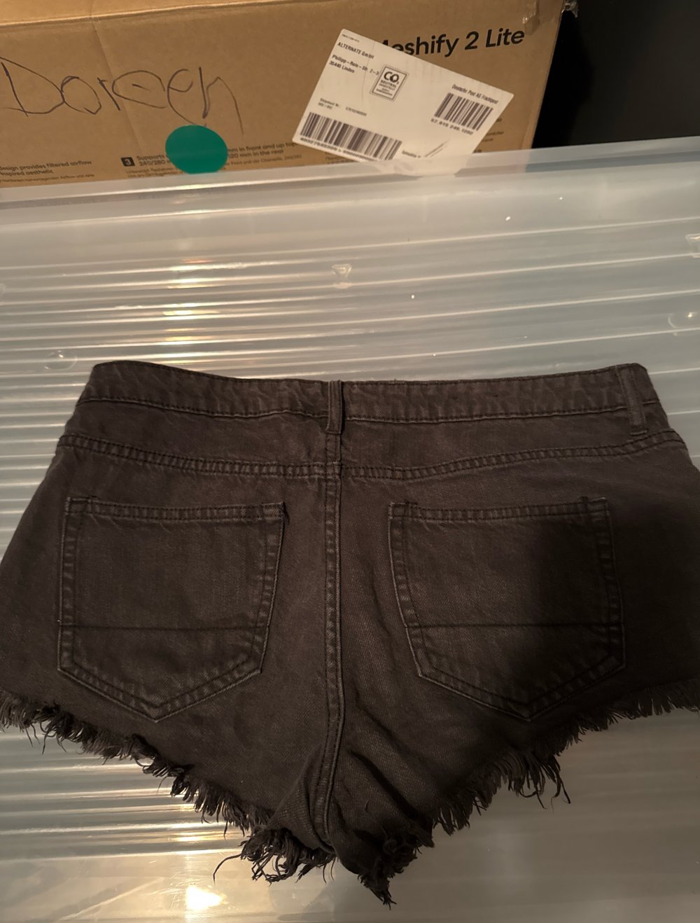 schöne kurze schwarz graue Hot Pan