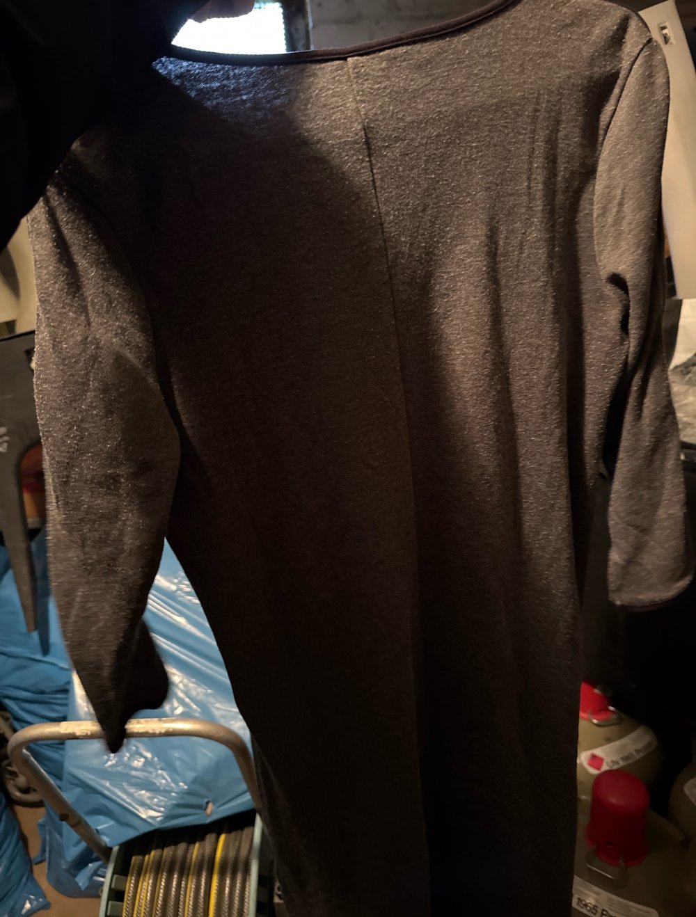 schönes graues langes Kleid