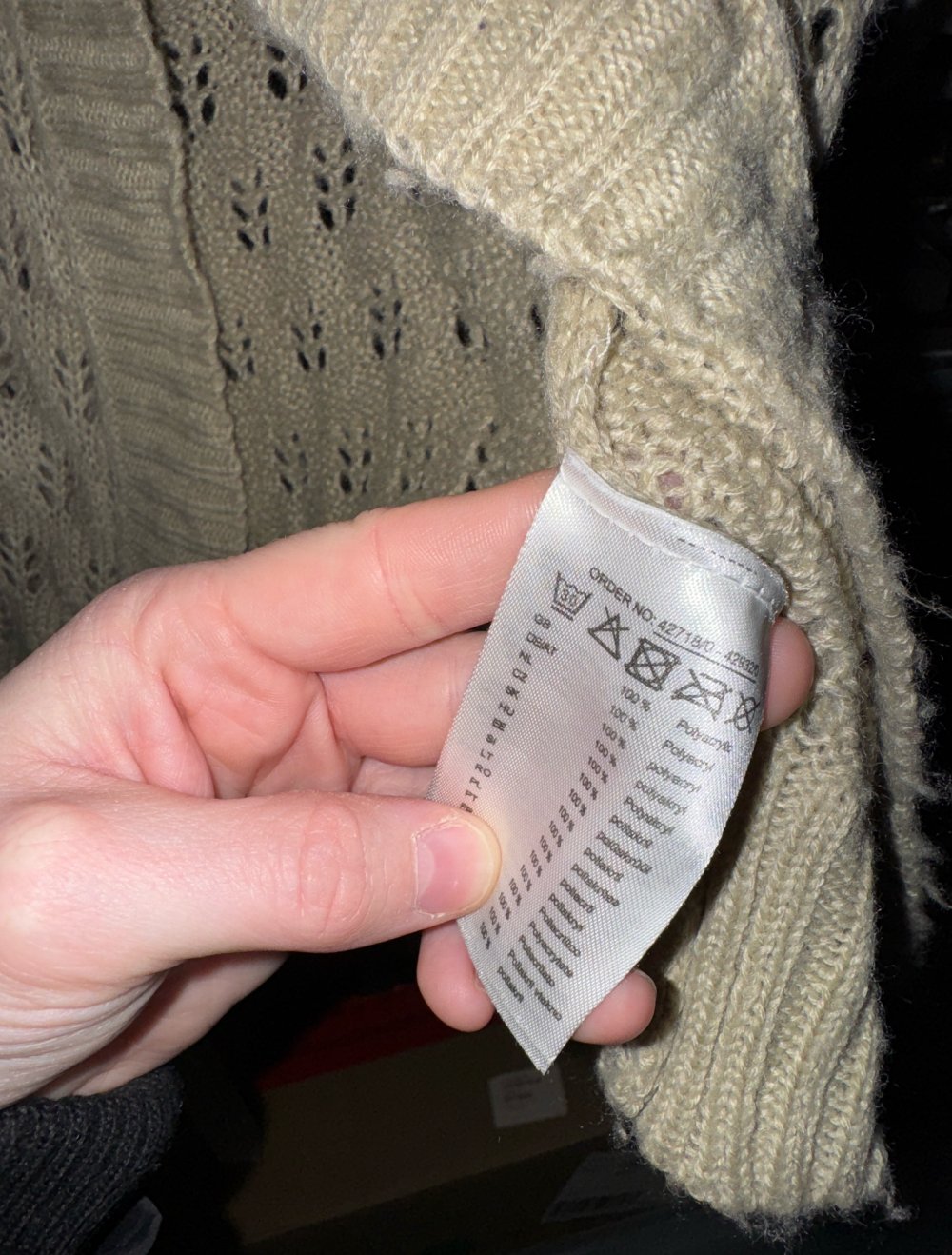 Schöne dünne Strickjacke