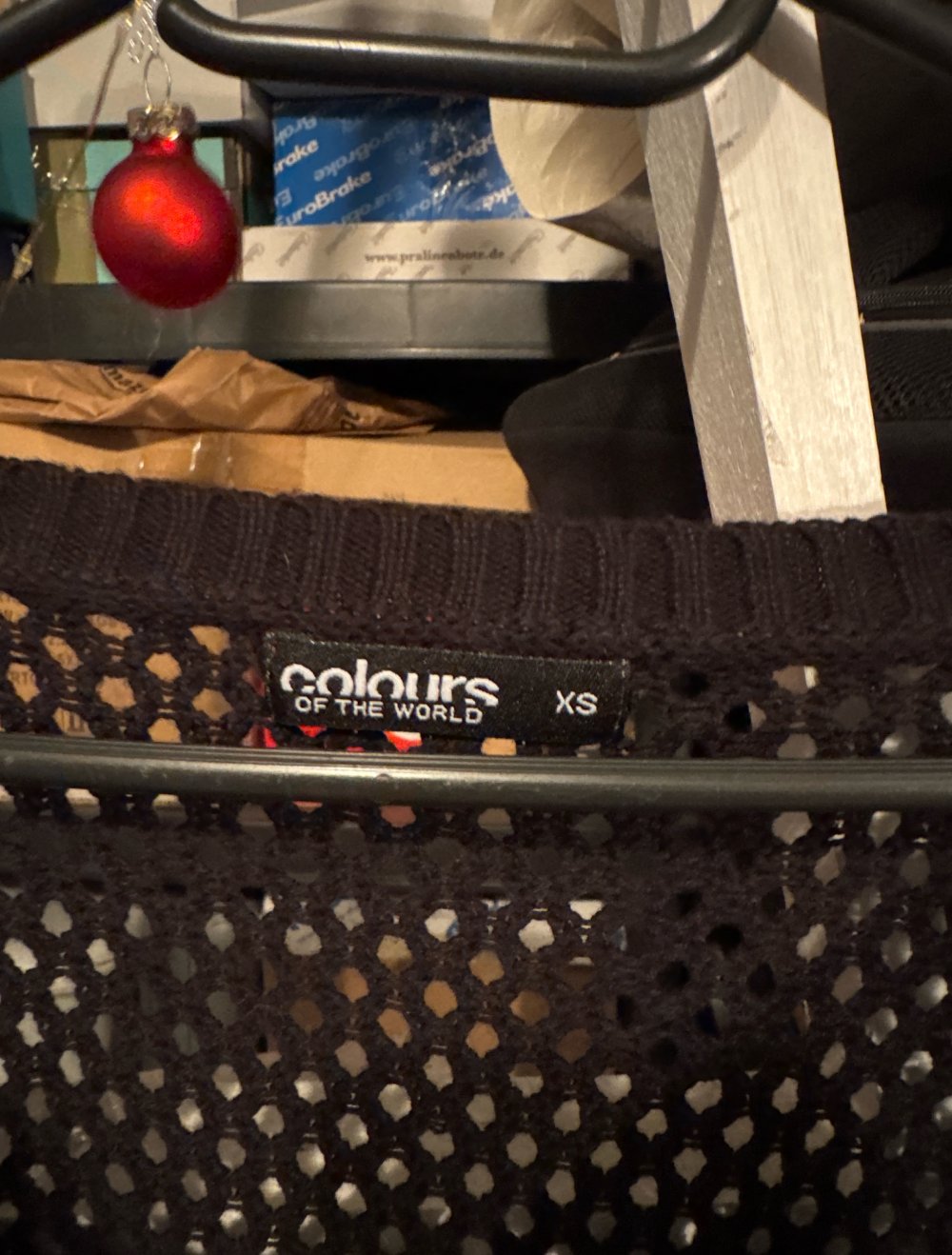 durchlöchertes Sweatshirt