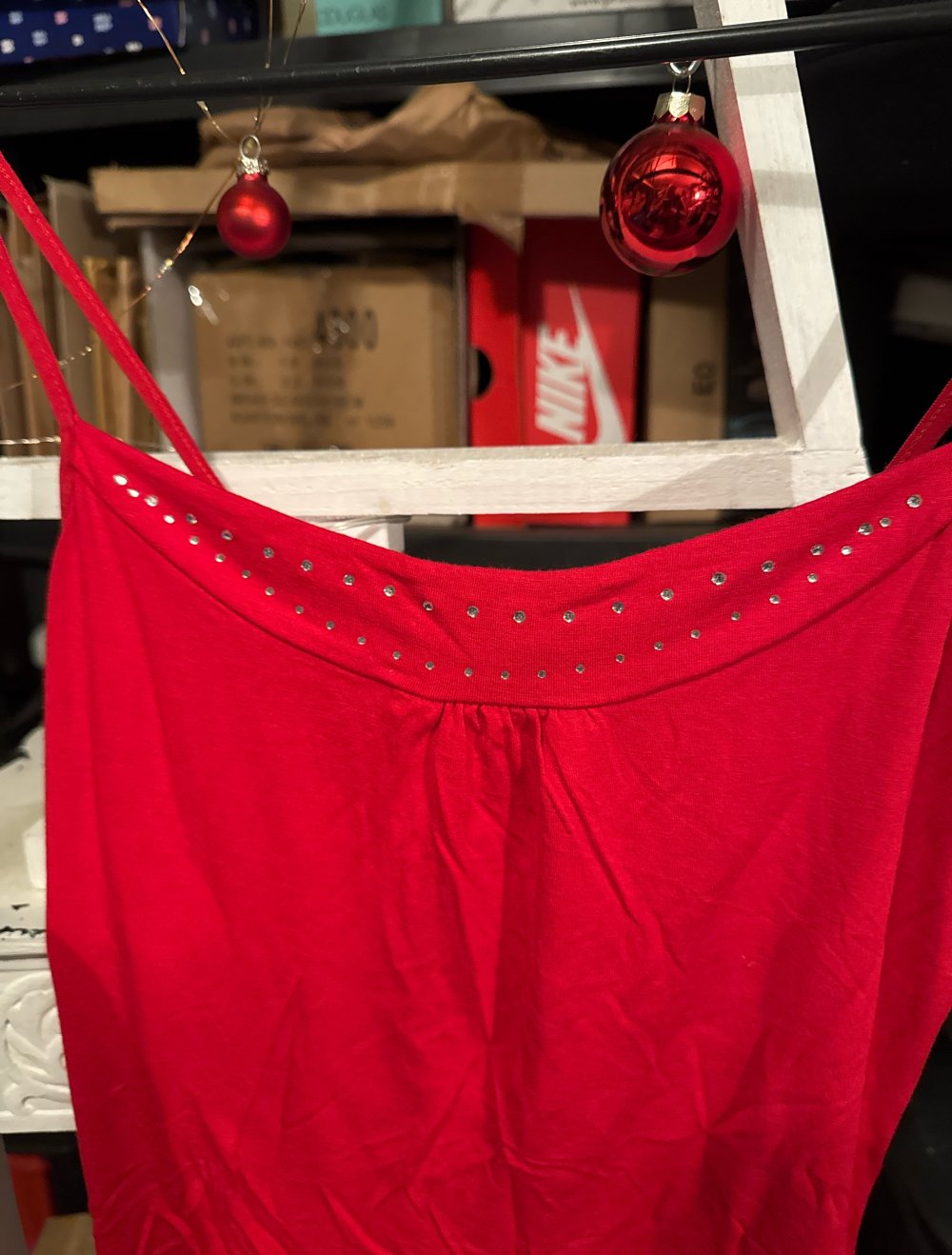 sehr schönes rotes top mit Strass Steinen oben S