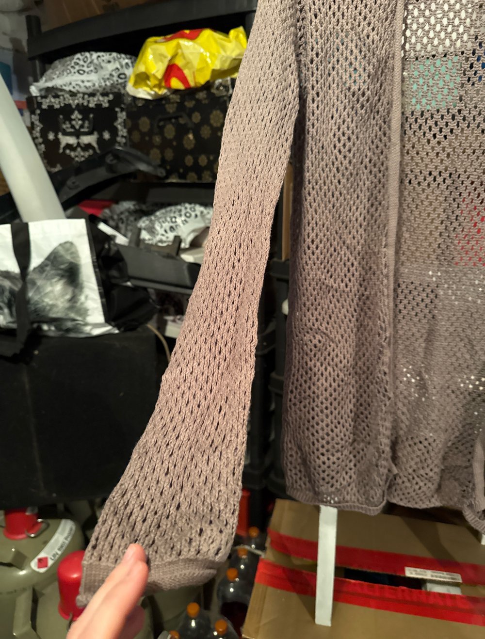 langer brauner durchlöcherter Cardigan
