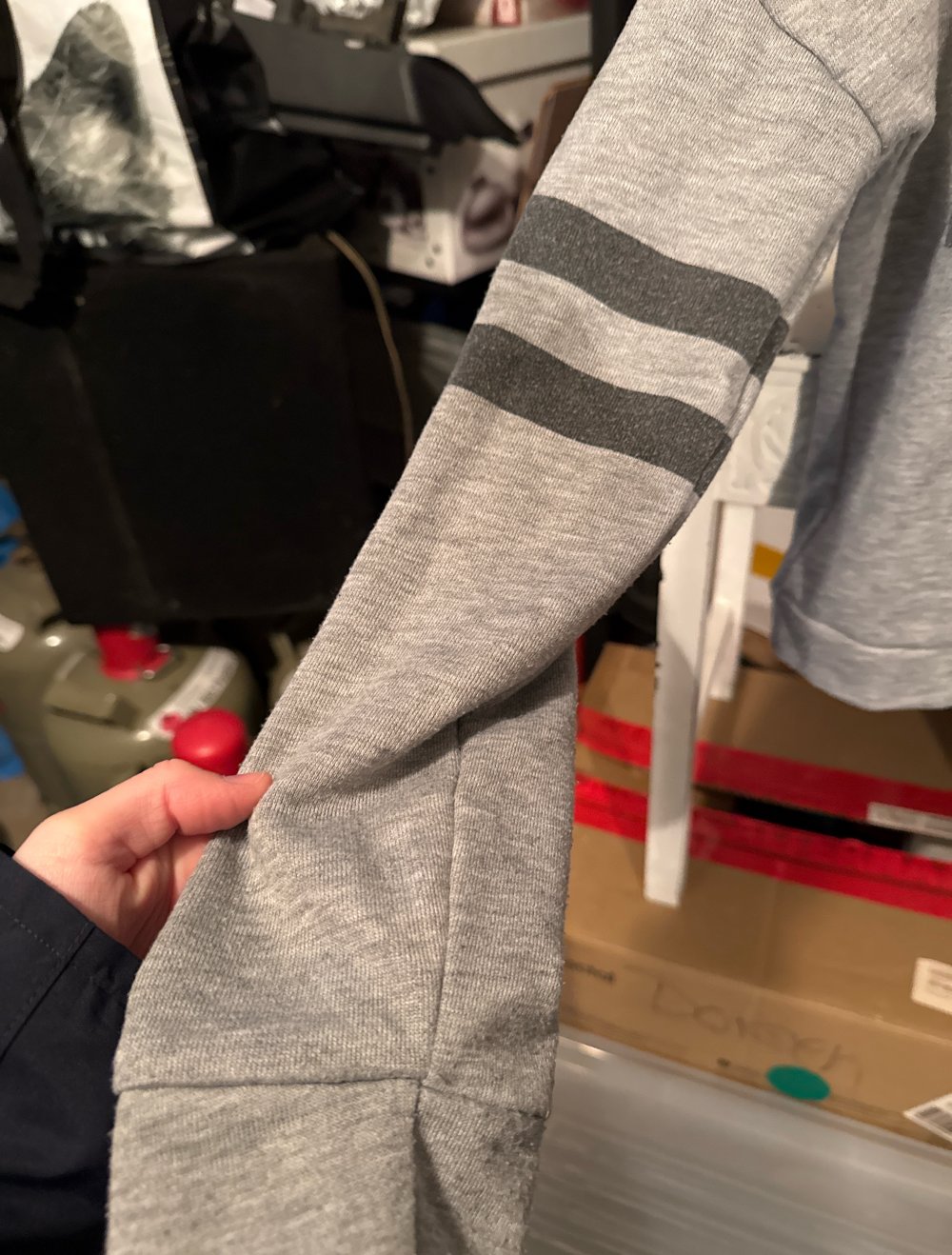 Schöner kurzer Pulli