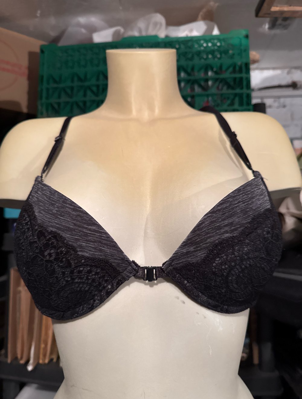 sexy eleganter grauer bh mit schwarzer spitze
