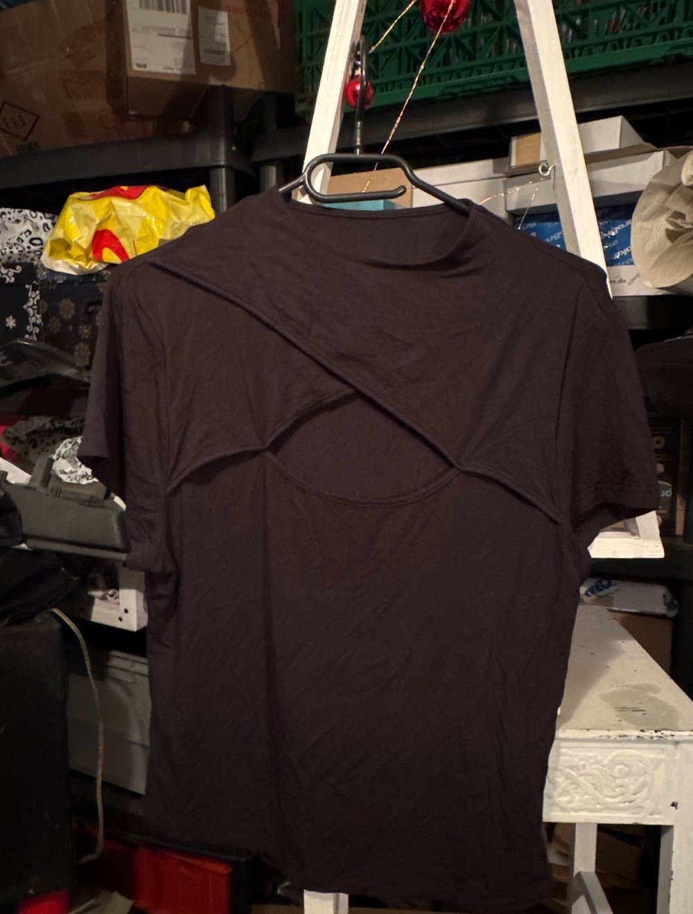 schönes tshirt mit Ausschnitt