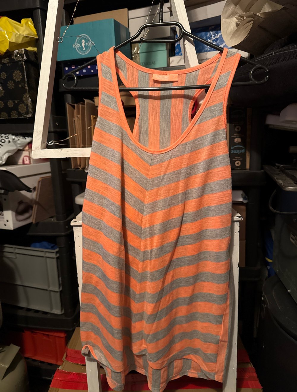 Schönes Neon graues gestreiftes top