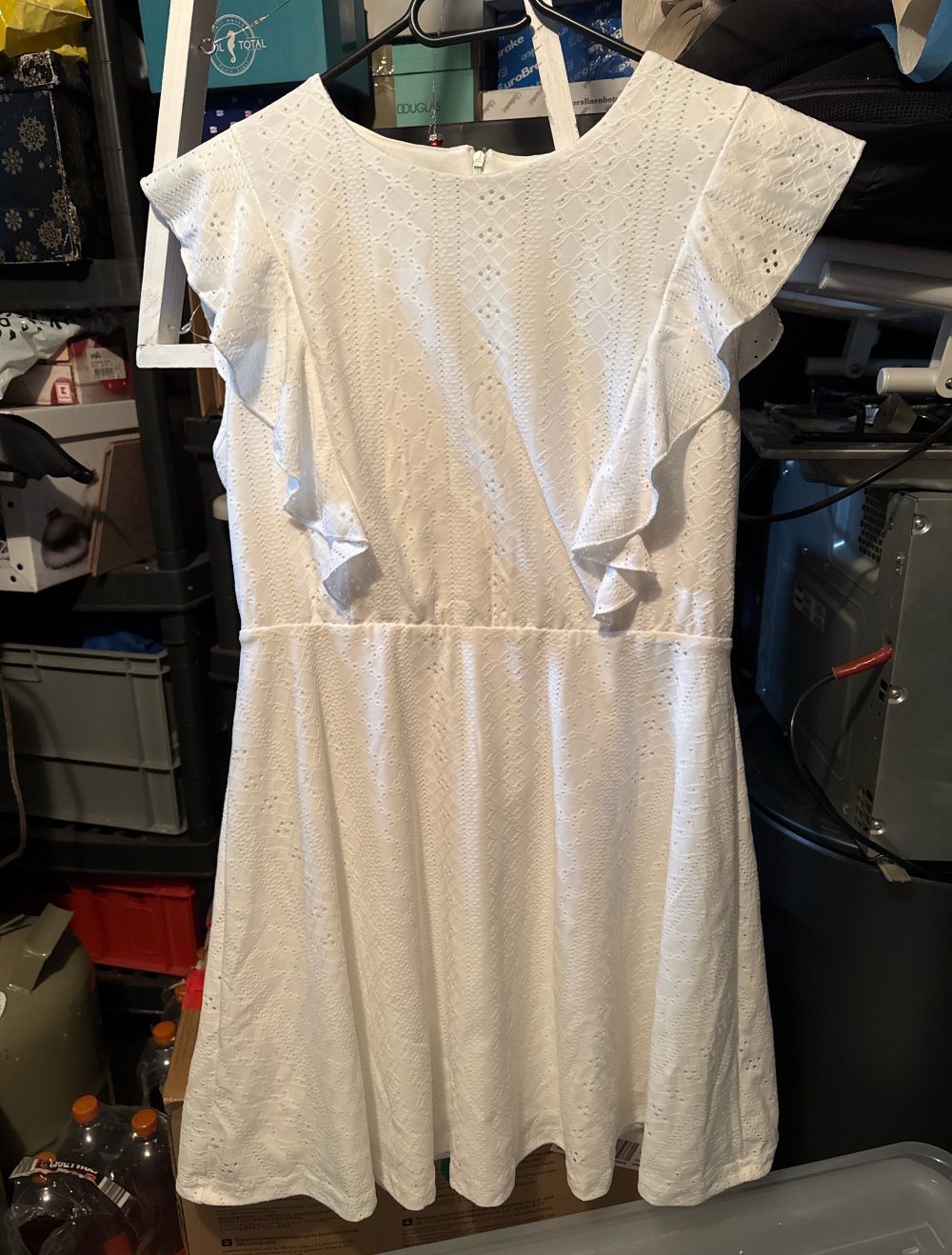 schönes weißes Kleid