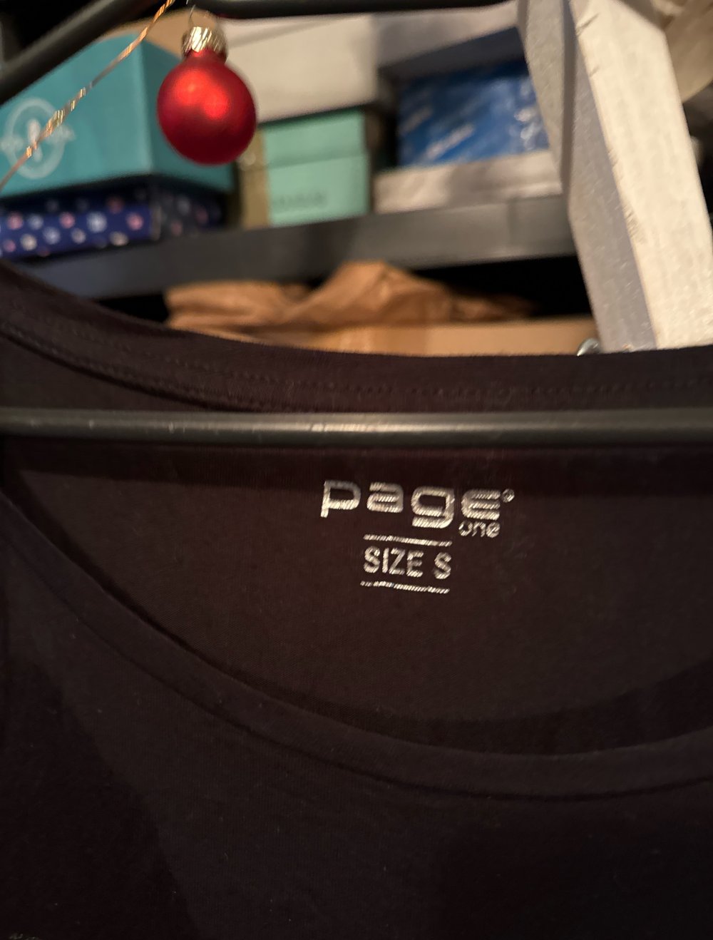sehr schönes schwarz bedrucktes tshirt