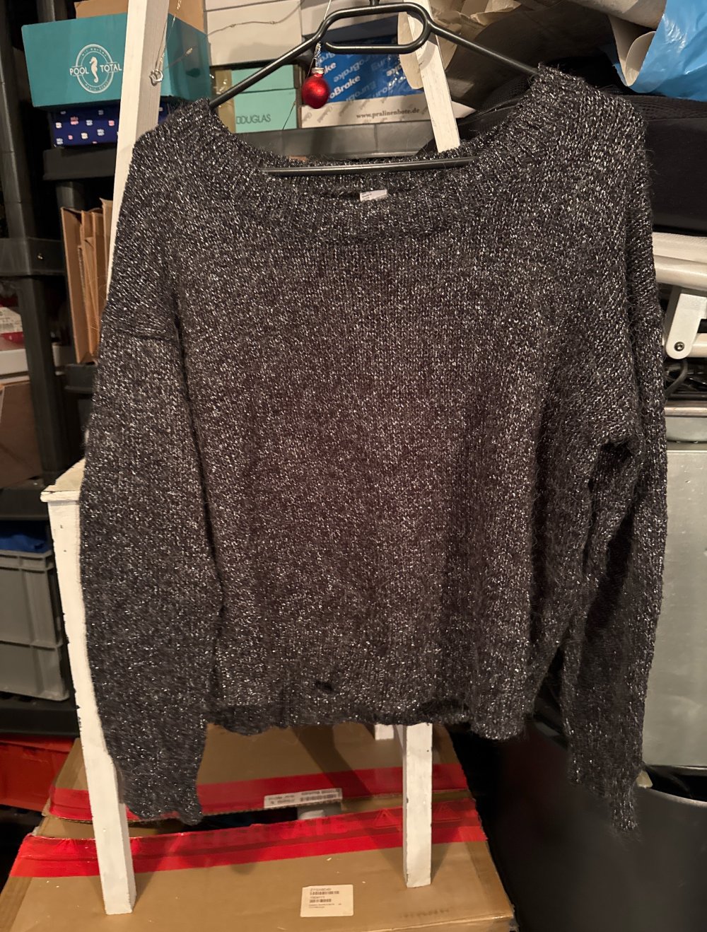 Schöner kurzer Glitzer Pulli
