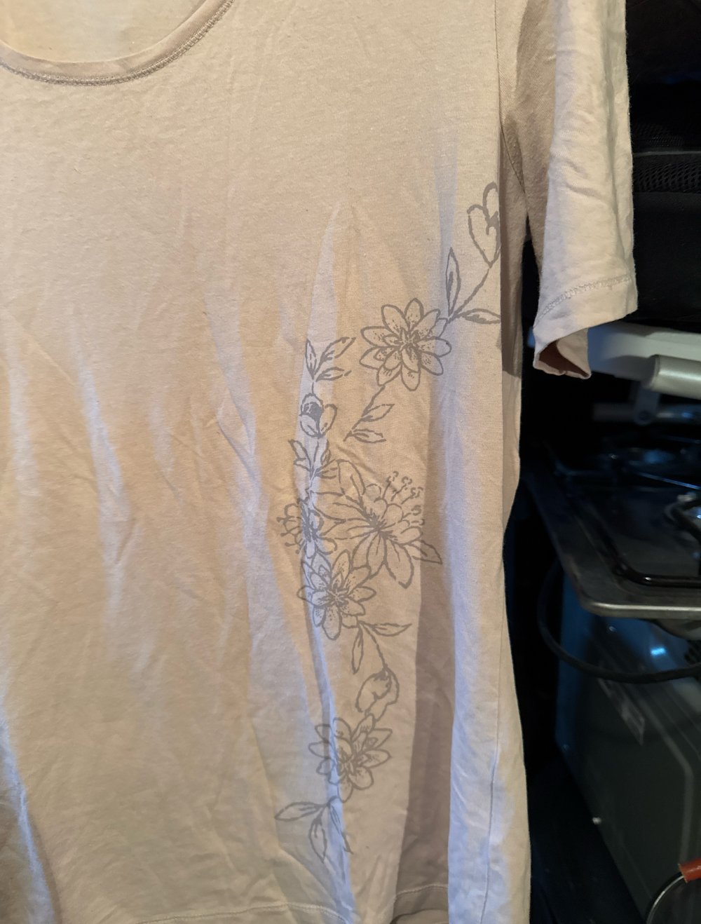 zartes rosa farbenes tshirt mit Blüten 36/38