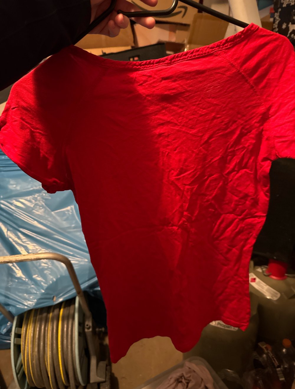 Schönes kräftiges rotes tshirt
