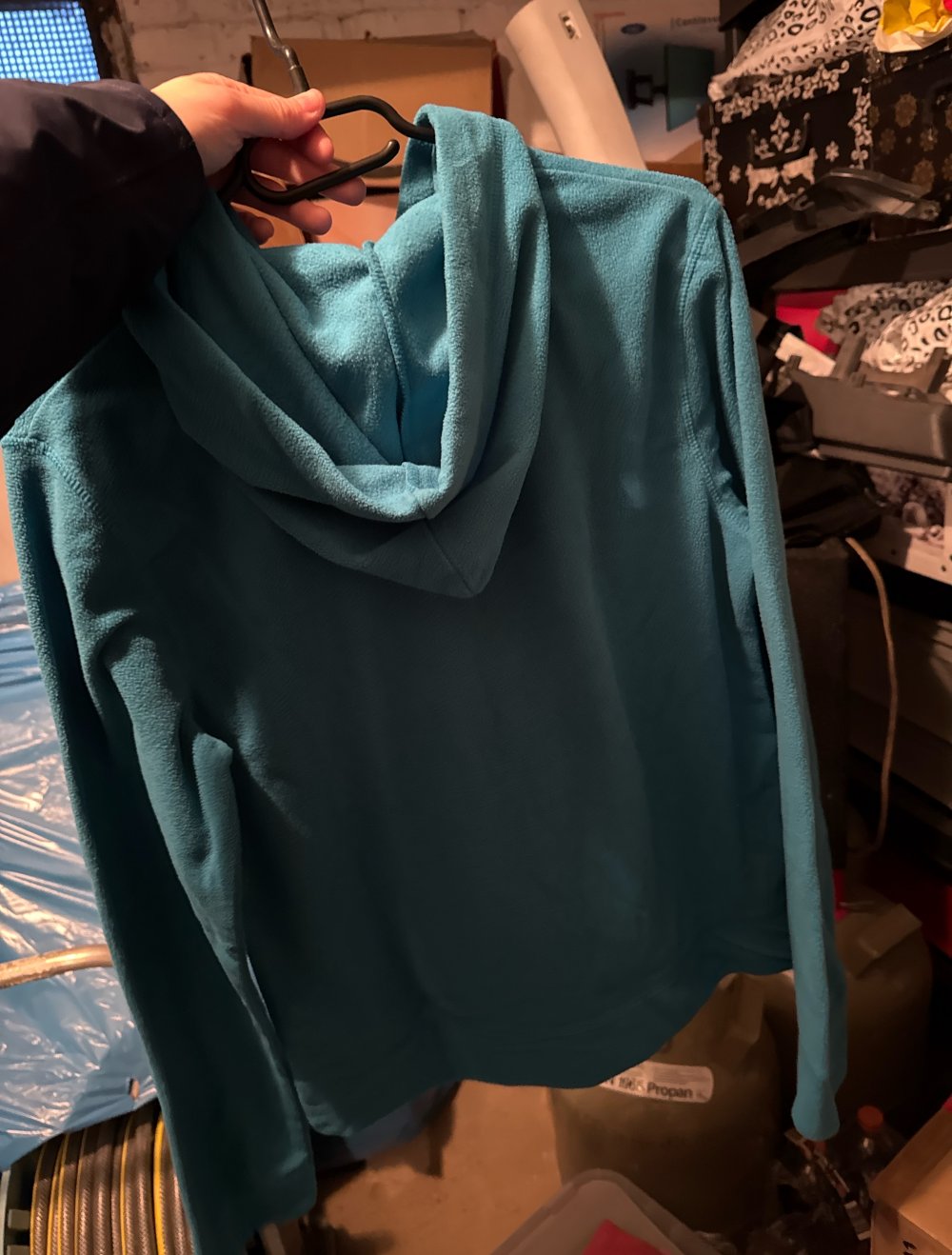 Schöner türkiser nicci Pulli mit Kapuze