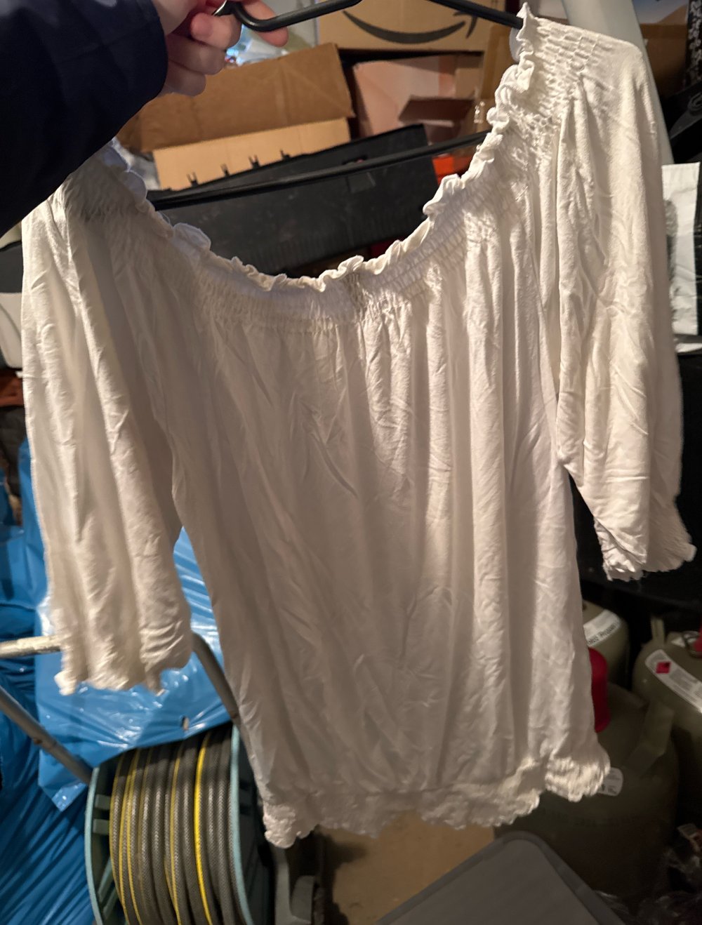 Schöne weiße lockere Bluse