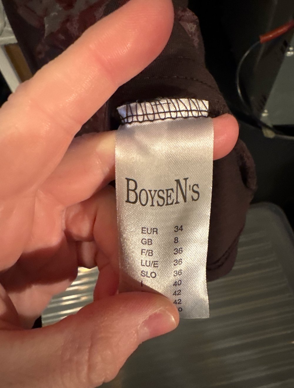 Schönes top in braun mit Blumen