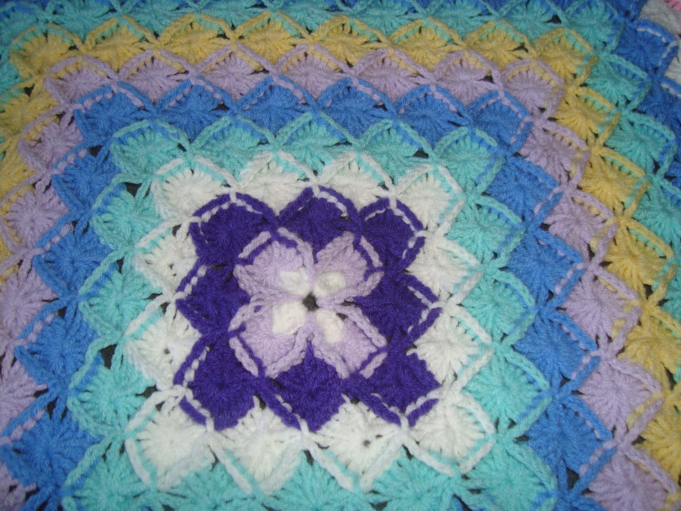 Häkeldecke im Bavarien Muster 