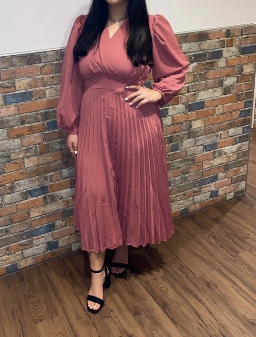Korallenrotes Abendkleid